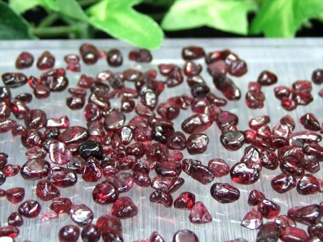 小粒で透明感有り ロードライトガーネット さざれ 200g 約3mm-9mm 小粒