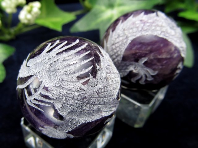 運気上昇・開運の象徴 五本爪龍彫り アメジスト 丸玉 縁起物 開運大吉のモチーフ 強力な浄化作用 直径約28mm-30mm ブラジル産