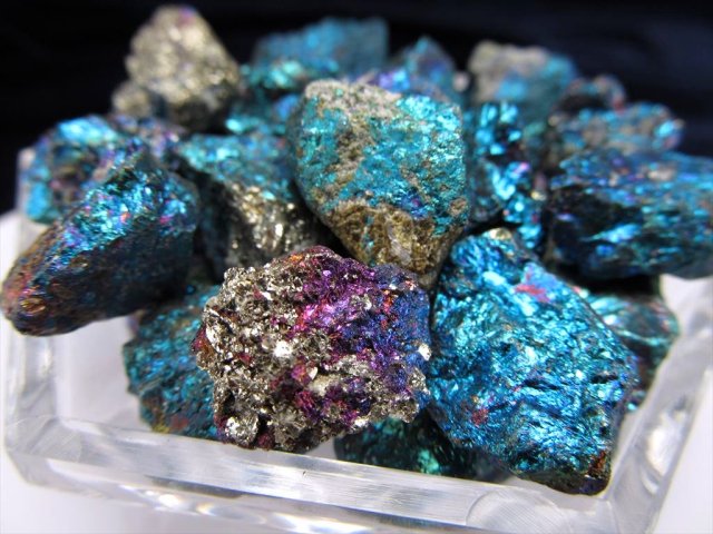 極上玉虫色 チャルコパイライト（黄銅鉱）原石 約200g サイズ約8mm