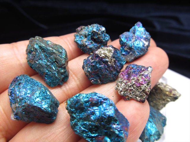 極上玉虫色 チャルコパイライト（黄銅鉱）原石 約200g サイズ約8mm
