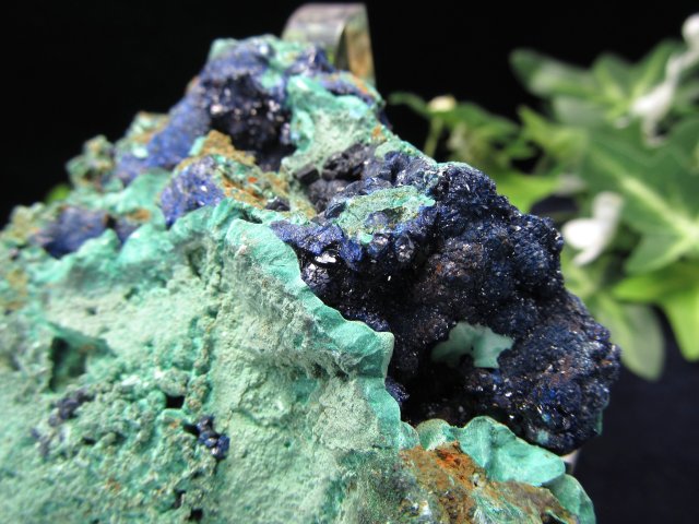 深く濃いブルーのアズライト アズライトマラカイト アズロマラカイト 原石 専用アクリル台座付き 最大幅93mm 重さ369g キラキラ光沢結晶