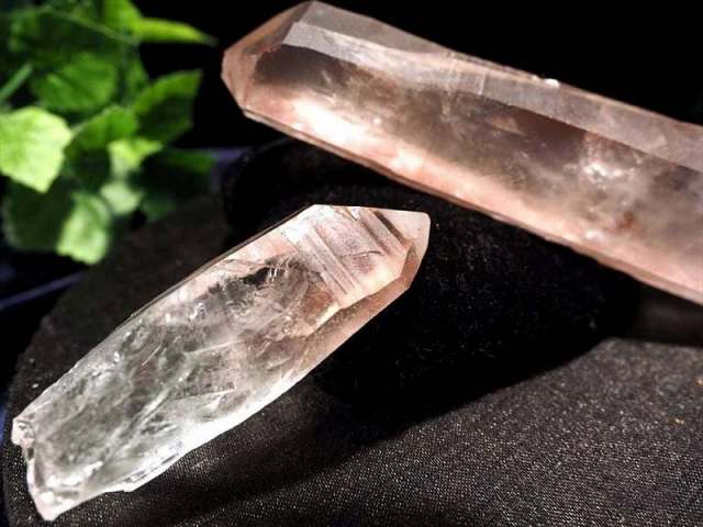 2021年夏に発見 ピンクレムリアンシードクリスタル 約5g-10g 長さ約2cm