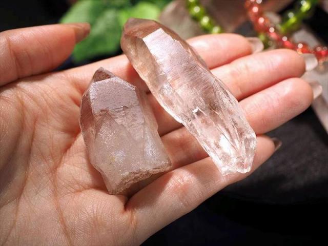 2021年夏に発見 ピンクレムリアンシードクリスタル 約5g-10g 長さ約2cm