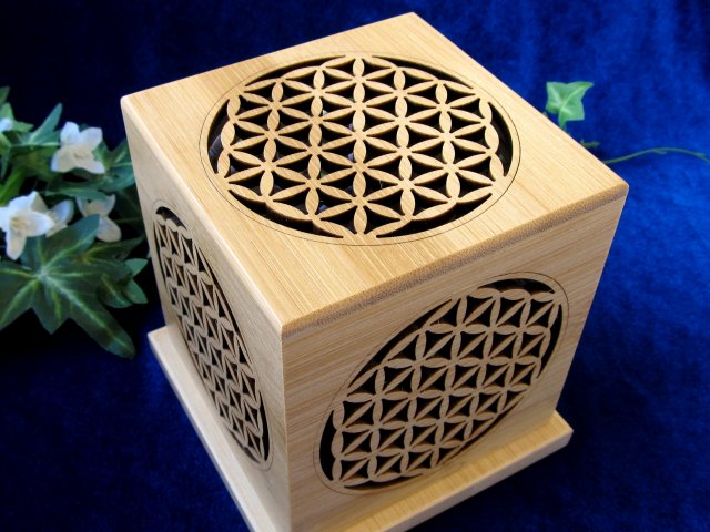 お洒落なインテリアに フラワーオブライフ 神聖幾何学 デザイン香炉 幅約9.5-cm10.5cm 高さ約11cm 渦巻型お香対応 天然の竹製