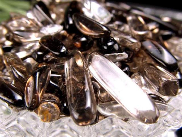 さらさら小粒タイプ スモーキークォーツ 煙水晶 さざれ 約100g入り 悪魔祓いや厄除けのお守り 粒の大きさ約2-8mm ブラジル産 パワーストーン 天然石