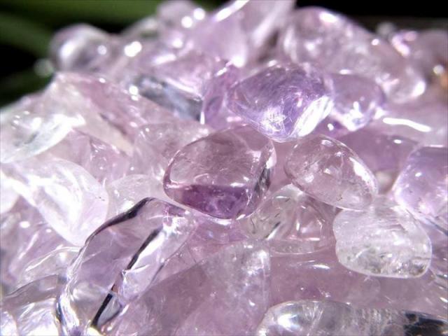 透明度抜群！小粒タイプ 透明ラベンダーアメジスト(紫水晶)さざれ 約