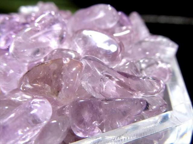 透明度抜群！小粒タイプ 透明ラベンダーアメジスト(紫水晶)さざれ 約
