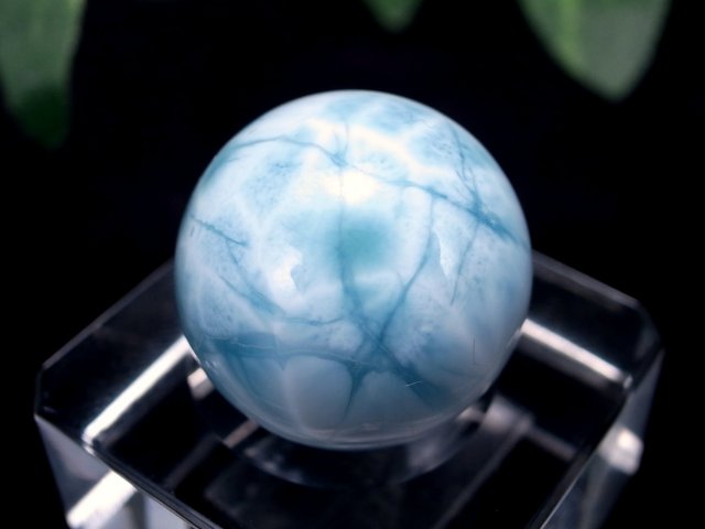 バイヤー厳選 水面のような模様が美しい 5A ドラゴンクロー ラリマー 丸玉 K9台座付き 6.3g φ16mm ドミニカ共和国産