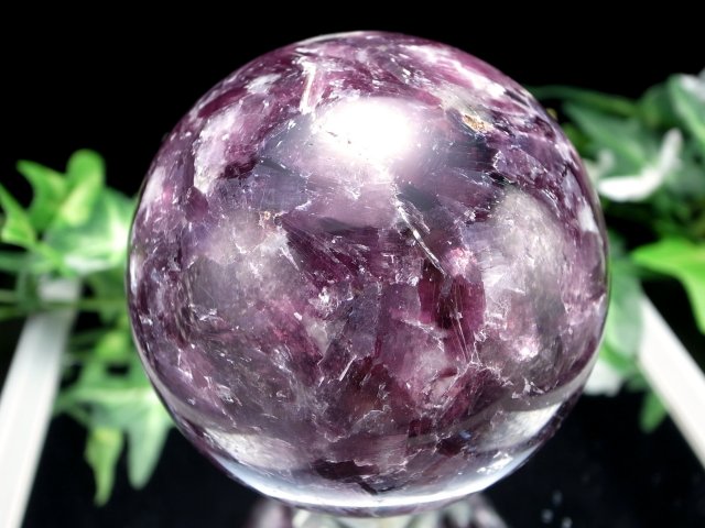 濃いカラー レピドライト（リチア雲母）丸玉 台座付き 直径73mm 重さ