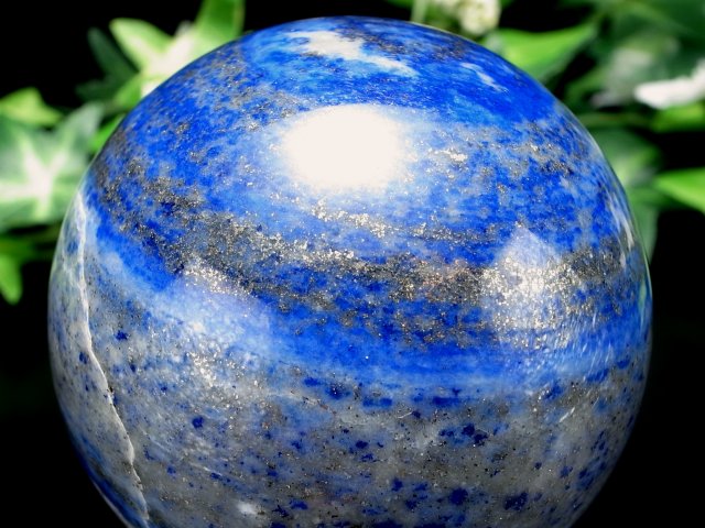 ●UVライトで蛍光！【ラピスラズリ 丸玉 台座付き】直径60.5mm 重さ355g つやつや光沢のある紺色 幸運を呼び寄せる ラピスラズリ 丸玉置物 一点もの【アフガニスタン産】sai