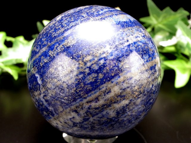 UVライトで蛍光 ラピスラズリ 丸玉 台座付き 直径63.5mm 重さ408g つやつや光沢のある紺色 幸運を呼び寄せる ラピスラズリ 丸玉置物 一点もの