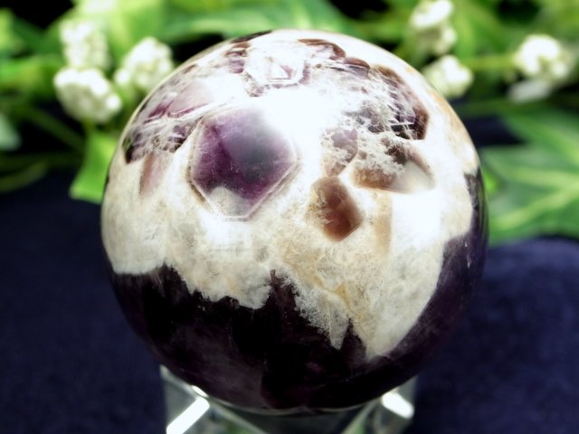●くっきり結晶！【シェブロン アメジスト 丸玉】直径40.5mm 重さ93g くっきり山模様 愛の守護石 癒しと安らぎの石 一点もの 紫水晶【ブラジル産】sai