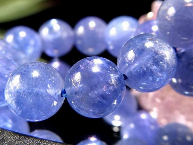 店頭展示中 5A タンザナイト（ブルーゾイサイト）ブレスレット 8mm-8.5mm×23珠 均一な濃色ブルーカラー 人生を良い方向へと導く石