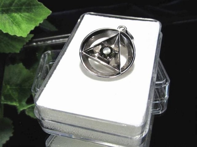 モルダバイト アルケミーデザイン ペンダントトップ 最大幅約20mm×石サイズ約5mm 大粒宝石質使用 隕石の衝突で生まれた天然ガラス