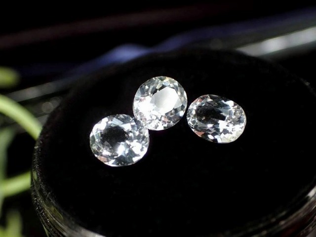 マダガスカル産フェナカイト 宝石質 ホワイト・フェナカイト ルース