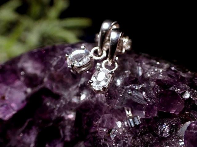 希少石 ホワイト・フェナカイト オーバルカットペンダントトップ 石サイズ直径約3mm 1個売り SILVER925 最高品質フェナカイト 不変、完全、達成の象徴