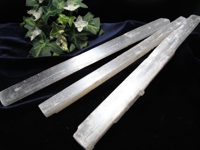 キャッツアイセレナイト(ジプサム) スティックタイプ 1個売り 重さ100g-120g 長さ約24cm-26cm前後 ナチュラル原石