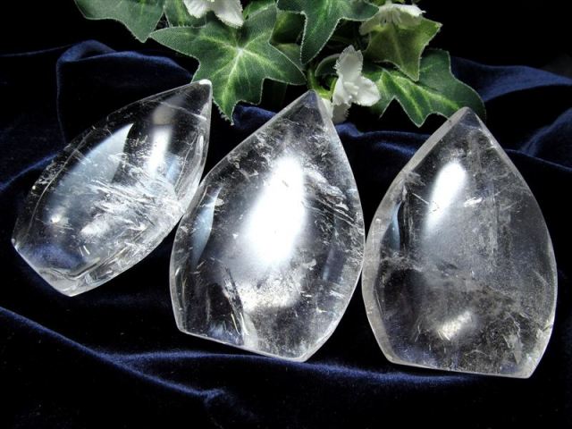 天然石 水石 　水溜め　大きい 天然ゾイサイト 1.07ct 【マルチカラー】 タンザニア