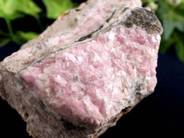 国産原石 インカローズ 菱マンガン鉱 原石 重さ255g 薔薇色の人生を