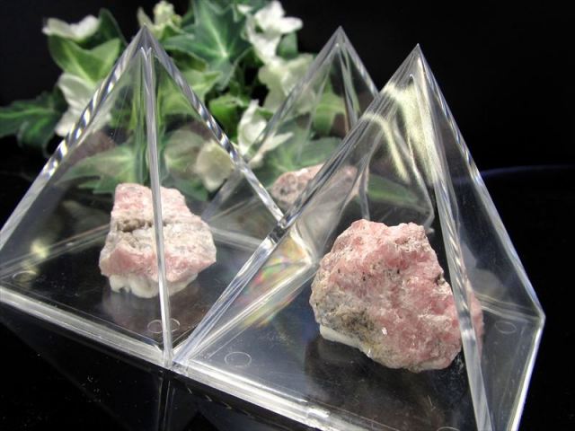 国産原石 インカローズ (菱マンガン鉱) 原石 ピラミッドケース付き 1個