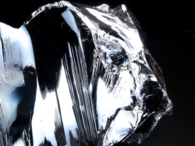 テラヘルツ鉱石 原石 最大幅122mm 重さ650g つやつや光沢 話題の 高