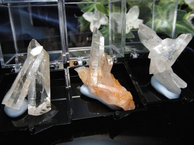 希少 国産原石 透明美品 宮崎水晶（板谷水晶）結晶ミニクラスター Sサイズ サイズ35ミリ×35ミリのケース入り