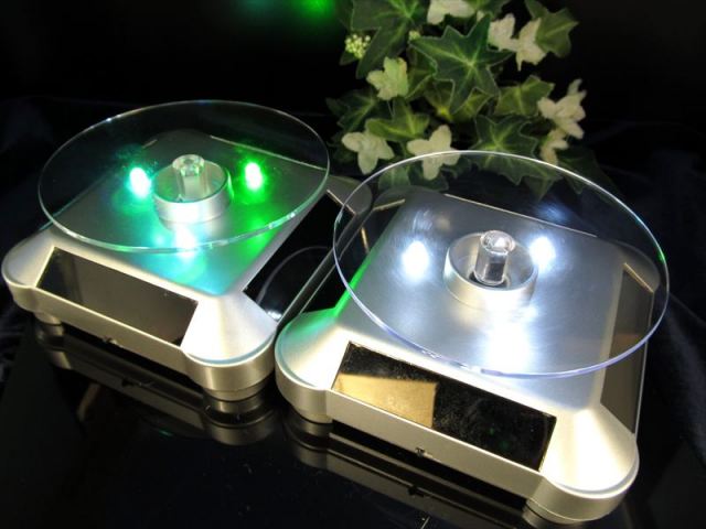 アウトレット 選べる2種類 LED発光の回転台座 白色単色発光 5パターンの発光 天然石のディスプレイに 激安 LED回転ディスプレイ台 本体幅約10.0cm