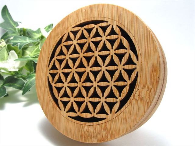 便利なマグネット付き フラワーオブライフ 神聖幾何学 サークル型デザインバンブー香炉 幅約9.5cm 厚さ約3.5cm 渦巻型お香対応 天然の竹製 バンブー香炉