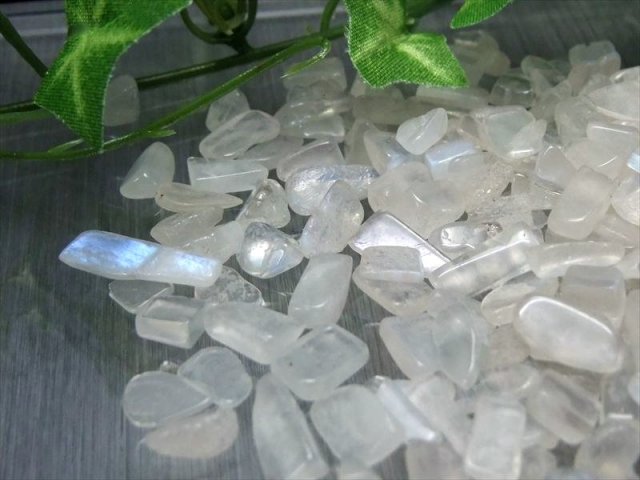 ★特選一石★愛を伝える石【100gホワイトムーンストーン『月長石』さざれ】❤ GOLD STONE ムーンストーン（月長石） 高品質 さざれ石 本物
