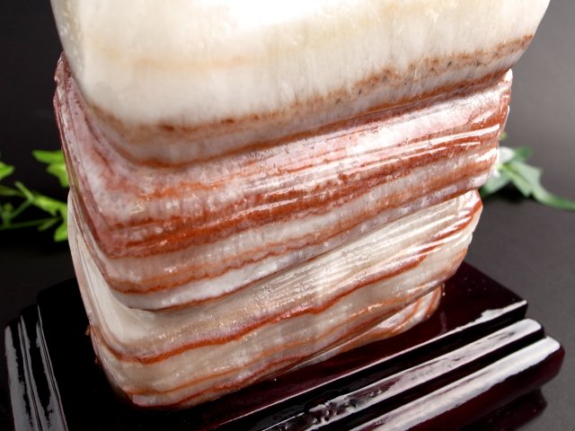 まるで豚肉！招財のお守り ポークストーン (豚肉石) 置物 木製専用台座