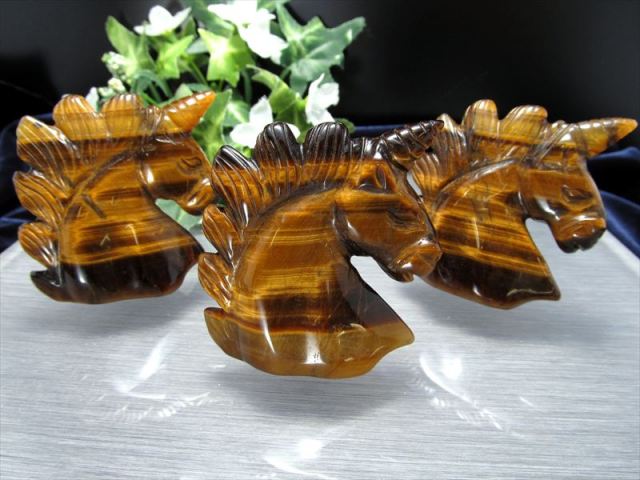 タイガーアイ ユニコーン 彫り 高さ約50mm 重さ50g-60g前後 金運 仕事