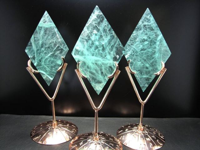 ピンクゴールドカラーの12星座の台座付き 蛍光 エメラルドグリーン