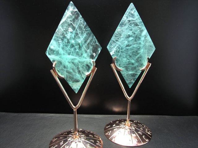 グリーン フローライト 台座付き 楽天市場】【台座付き】グリーンフローライトAAA 約74mm(5)＜天然石