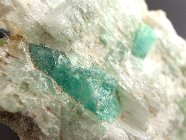 エメラルド原石　宝石 エメラルド原石 4.85カラット 天然石 mineral de lapin 通販