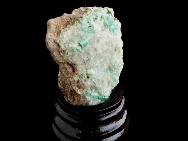 可愛いエメラルド大きめ母岩上標本189g ブラジル産 エメラルド 母岩付き