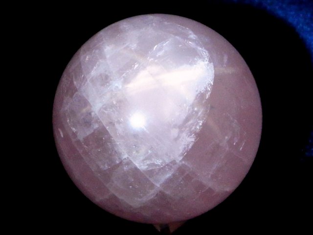 六条スター スターローズクォーツ 丸玉 台座付 直径 約60mm 重さ 306g 天然石 パワーストーン 愛とやさしさの象徴 つやつやピンク 一点もの マダガスカル産