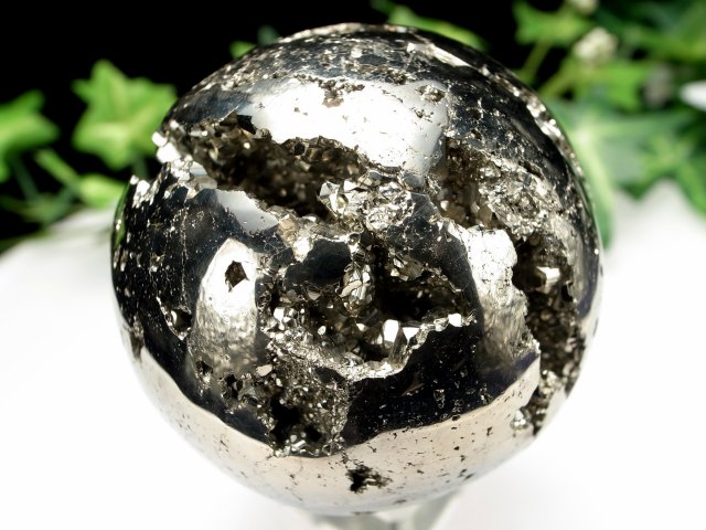 完璧ともいわれる原石の結晶体 華やかスフィア パイライト (黄鉄鉱) 丸
