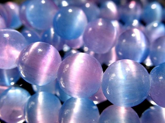 抜群のキャッツアイ効果 約8.5mm珠 パープル＆ブルーカラー キャッツアイセレナイト 透石膏 一連 約36cm-38cm シルクのような繊維質