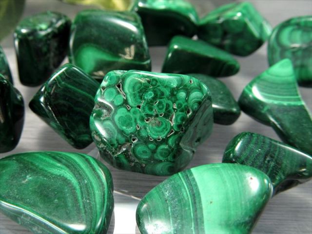 セット売り マラカイトタンブル 詰め合わせ 一袋100g 10-15個入り 1個10g以下のかわいいサイズ インテリアなどに コンゴ産 パワーストーン 天然石