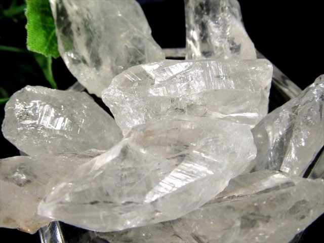 激レア 産出量ごく僅かの希少石 サチャロカクォーツ原石 Mサイズ