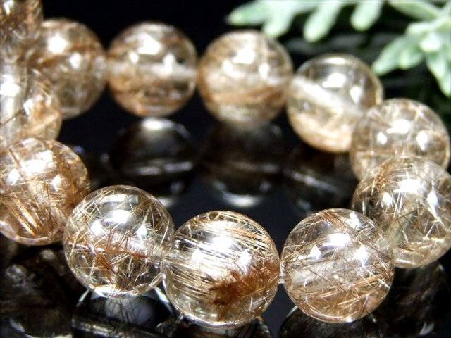 店頭展示中 超透明水晶に鋭く走る銀の閃光 S級 超透明 シルバールチルクォーツ ブレスレット 10.5mm-11mm×19珠 煌き抜群