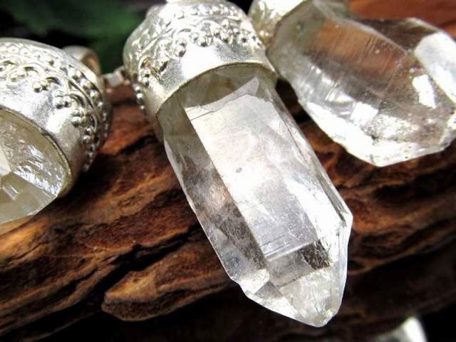 入手困難度MAX マニハールクォーツ結晶原石ペンダントトップ 約5g-8g 1