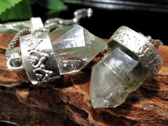 マニハール　水晶 入手困難度MAX マニハールクォーツ結晶原石ペンダントトップ 約5g-8g 1