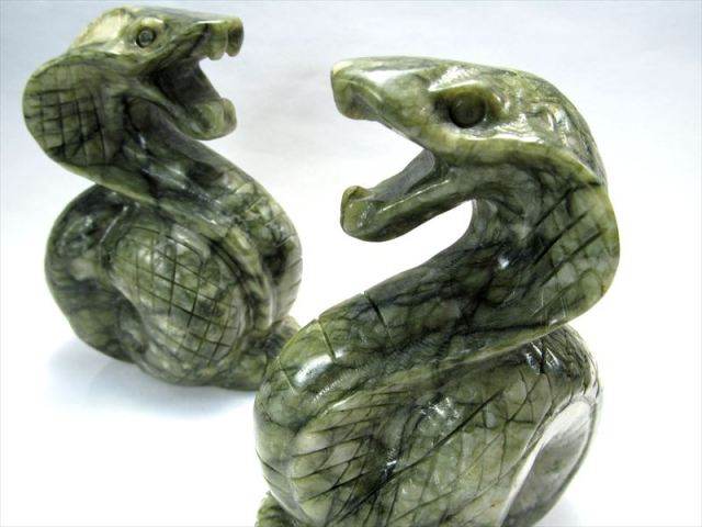 サーペンティン コブラ 蛇彫り 彫刻置物 1個売り 高さ80mm前後 へび