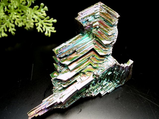 虹色に煌めく鉱石 ビスマス(人工石)鉱石 最大幅64mm 重さ114g