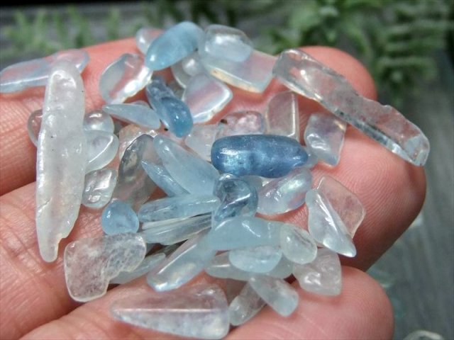 超透明タイプ アクアマリン さざれ 100g 約5ミリ-14ミリ 限定あるだけ 希少 透明感バツグン 緑柱石 サザレ ブラジル産 sa-s パワーストーン 天然石
