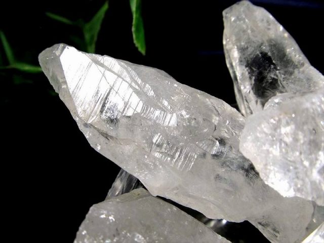 激レア 産出量ごく僅かの希少石 サチャロカクォーツ原石 Mサイズ