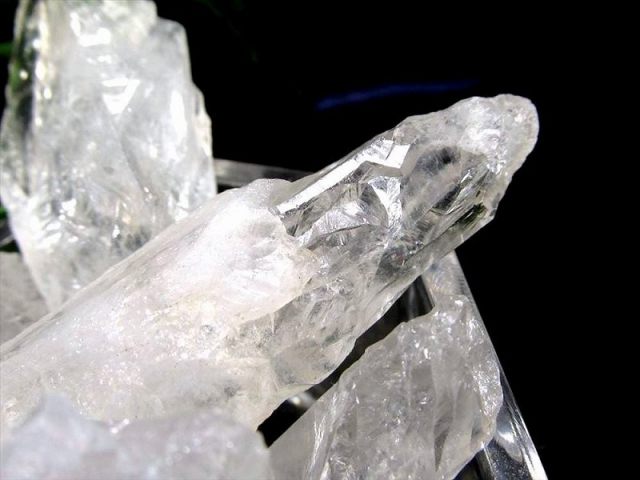 激レア 産出量ごく僅かの希少石 サチャロカクォーツ原石 Mサイズ