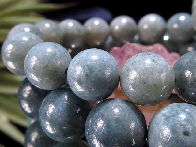 ブルーアゲート ブレスレット 12.5mm-13mm×17珠前後 流通量の少ない希少石 濃淡ブルーが奏でる天然の色彩美 ナイジェリア産の稀少な青瑪瑙