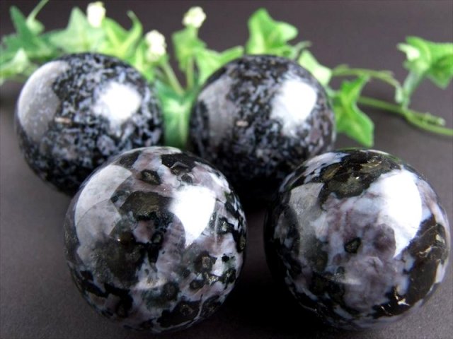 インディゴガブロ 斑糲岩 はんれいがん 丸玉 直径52mm-54mm 魔法使いマーリンの石 マダガスカル産 パワーストーン 天然石